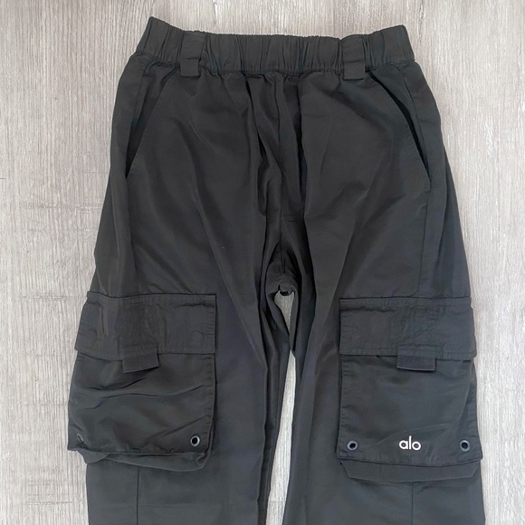 Black Alo Yoga It Girl Cargo Pants XXS - Picture 2 of 5